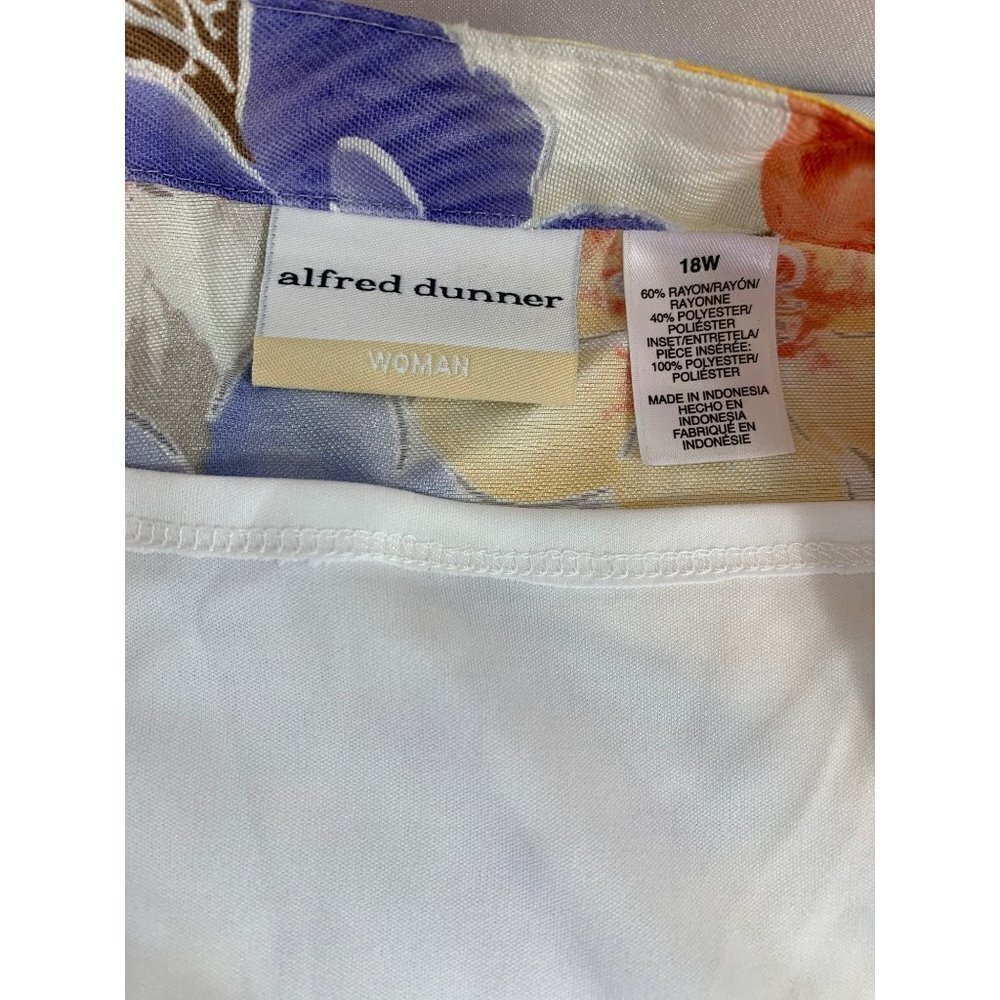 Alfred Dunner Women's Multi-Floral Colored Top W/ Tank Top - Picture 3 of 5